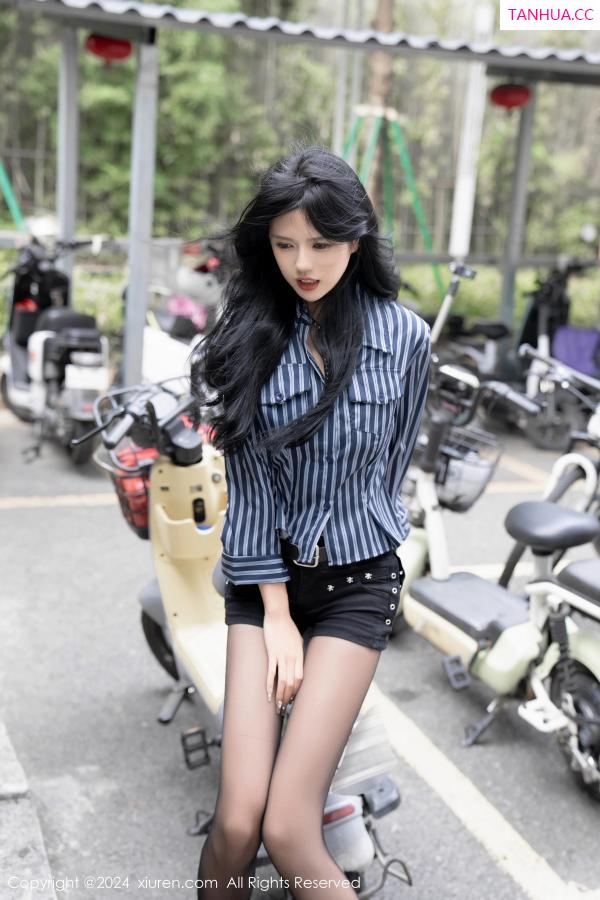 李浅浅  [XiuRen]高清写真图 2024.01.24 No.8011 浅浅Danny 黑丝美腿第13张图片